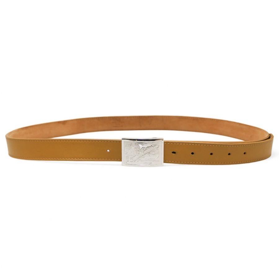 Beautiful LOUIS VUITTON belt in light brown leather
Condition: very good
Made in Spain
Color: ochre, light brown
Size: 110 / 44FR
Dimensions: first hole at 100 cm, last hole at 118 cm
Hardware: silver-plated metal
Stamp: yes
Details: small marks on