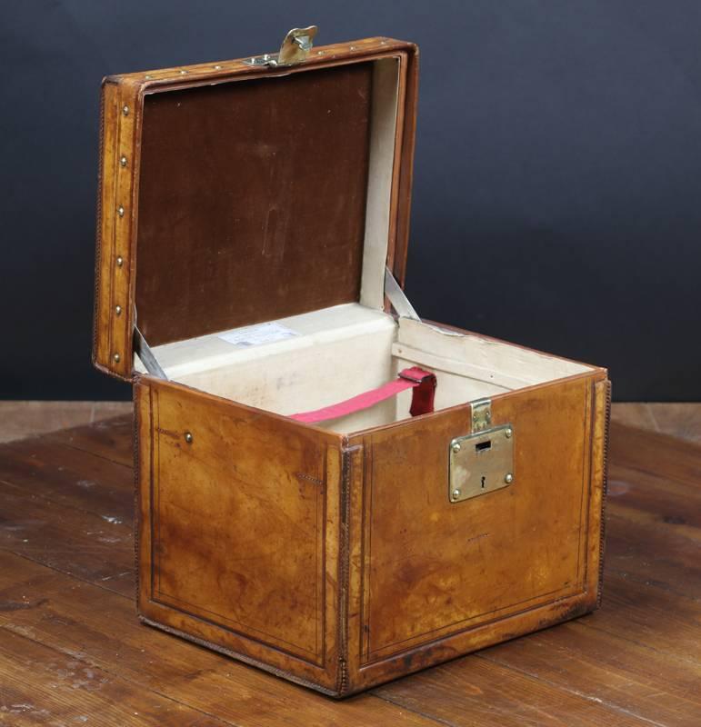 Louis Vuitton Leather Hat Trunk, 1910s For Sale 5