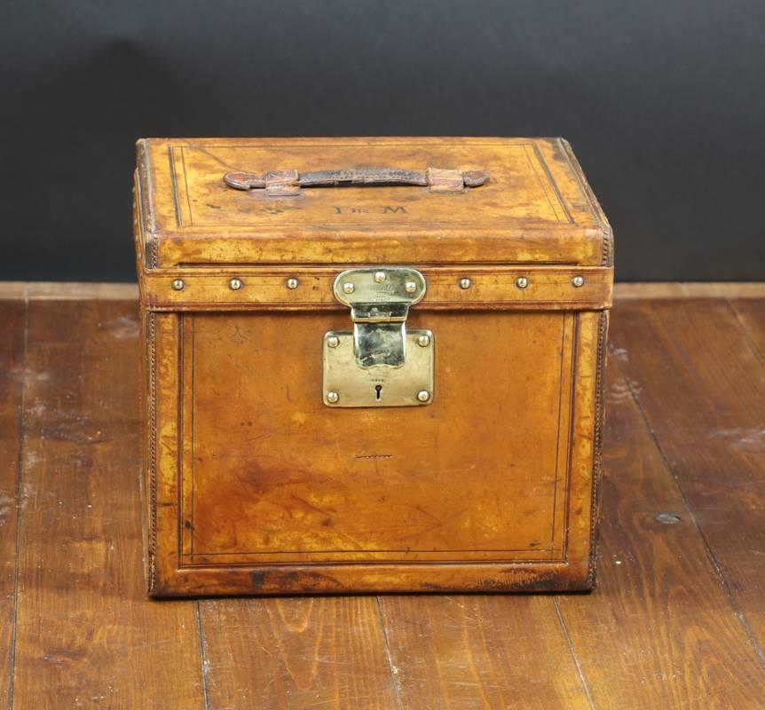 Louis Vuitton Leather Hat Trunk, 1910s In Good Condition For Sale In Haguenau, FR