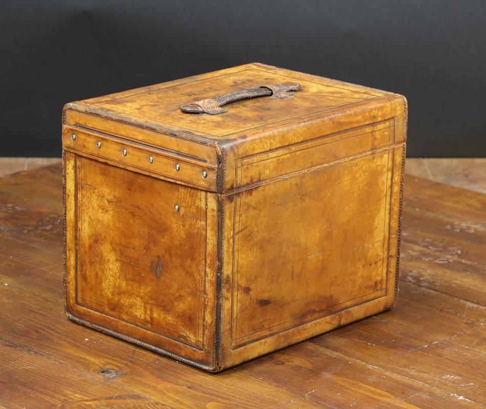 Louis Vuitton Leather Hat Trunk, 1910s For Sale 1