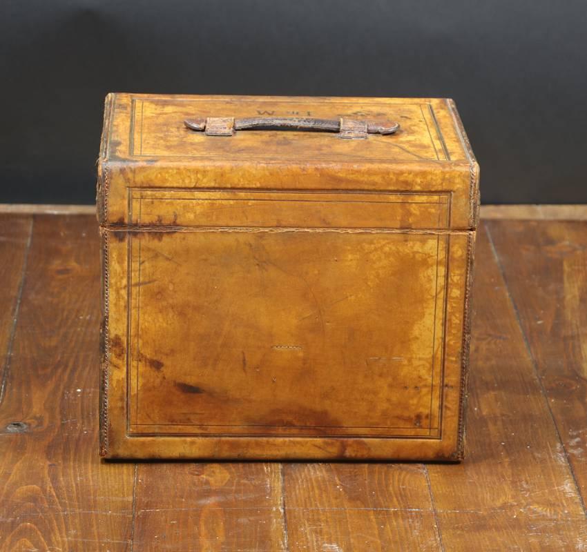 Louis Vuitton Leather Hat Trunk, 1910s For Sale 2