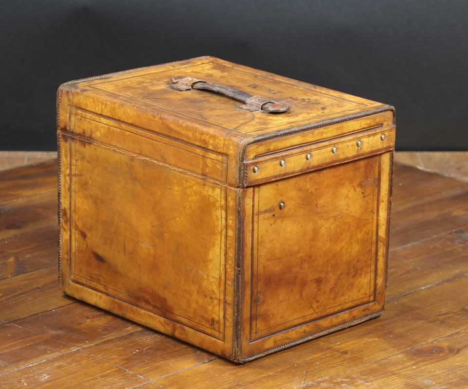 Louis Vuitton Leather Hat Trunk, 1910s For Sale 3