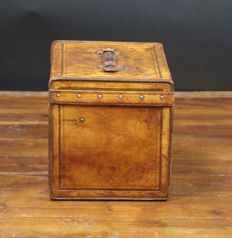 Louis Vuitton Leather Hat Trunk, 1910s For Sale 4