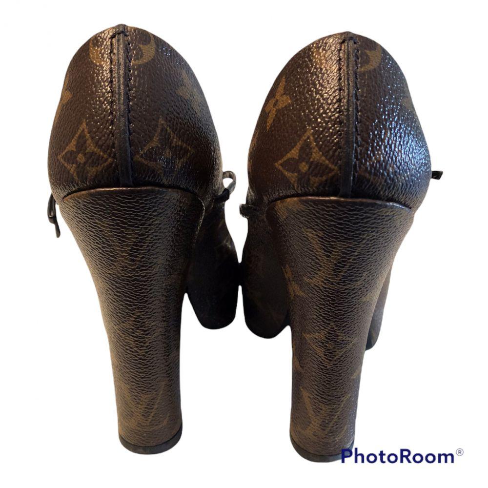 Black Louis Vuitton Leather Heels in Brown