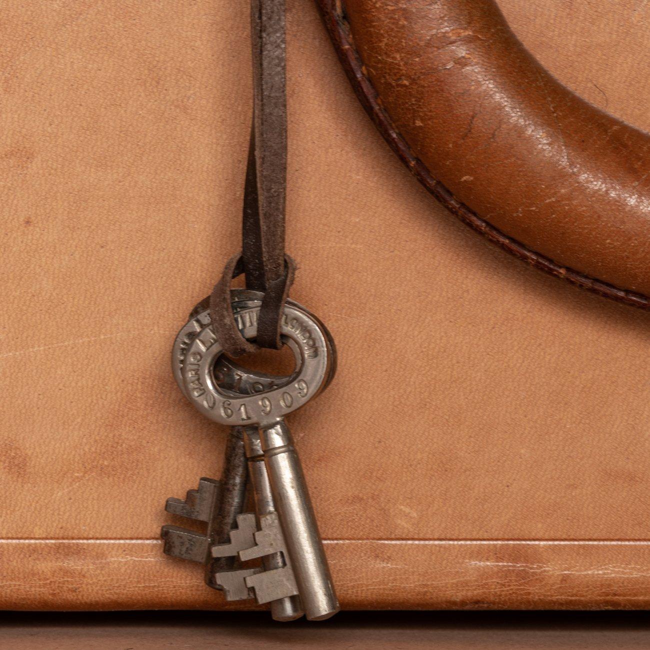 Louis Vuitton Leather Suitcase, circa 1935 For Sale 12