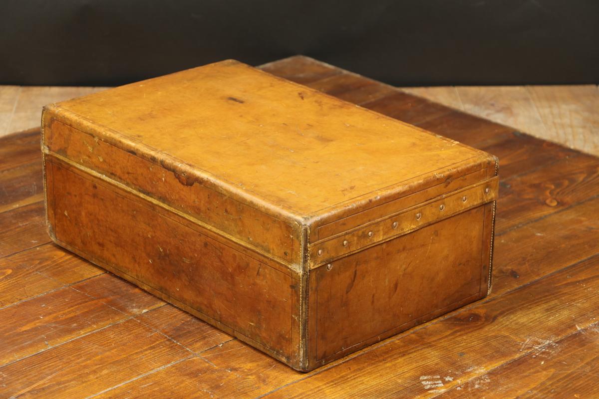 Early 20th Century Louis Vuitton Leather Suitcase For Sale
