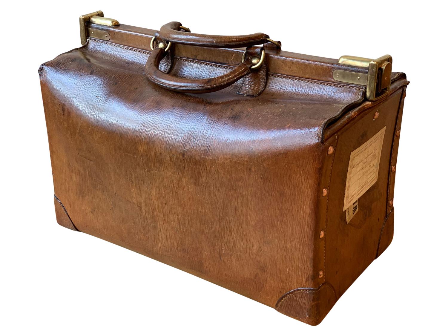 Louis Vuitton Leather Travel Case, circa 1910 In Good Condition For Sale In Aspen, CO