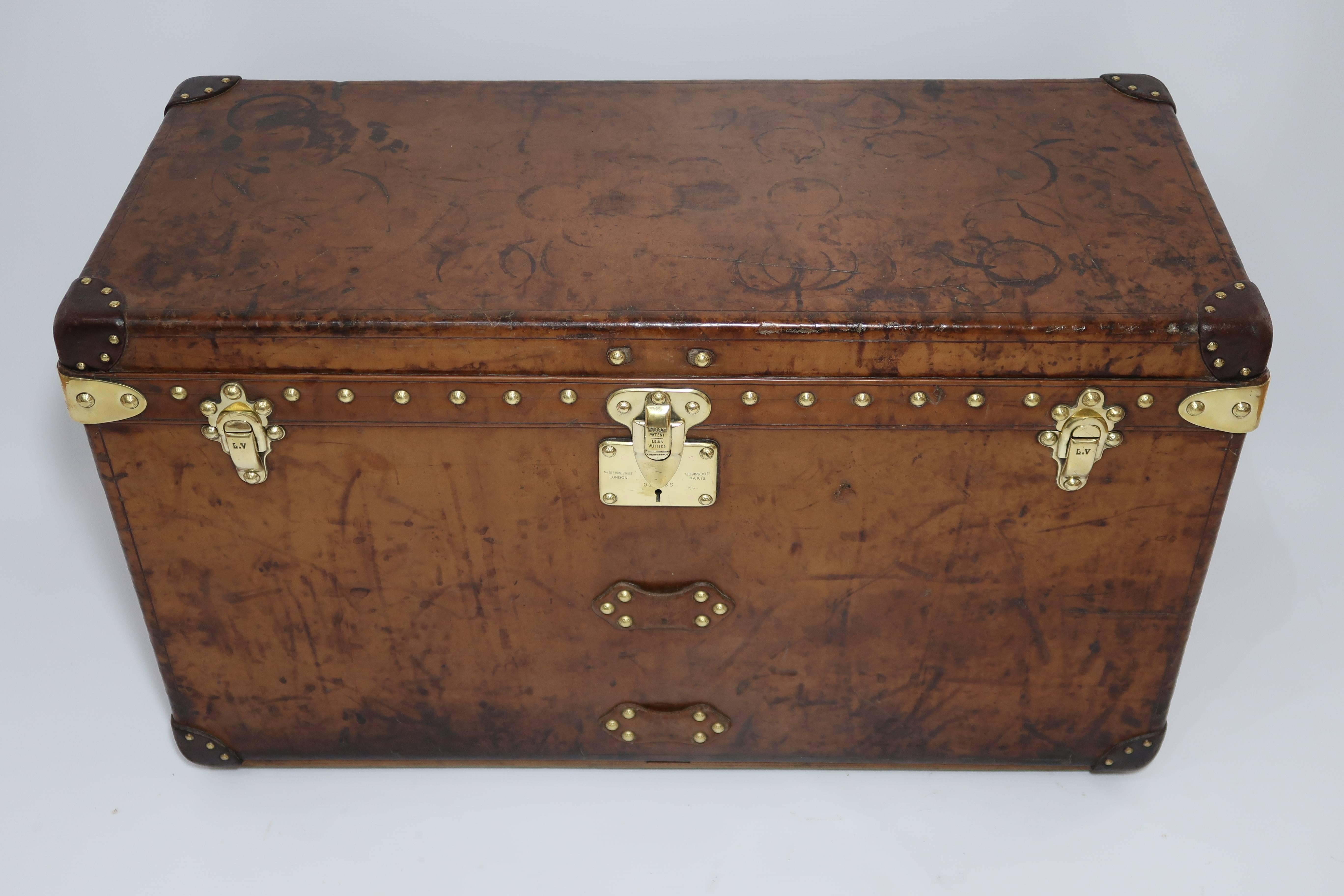 Louis Vuitton Leather Trunk with Camphor Interior In Good Condition For Sale In London, GB