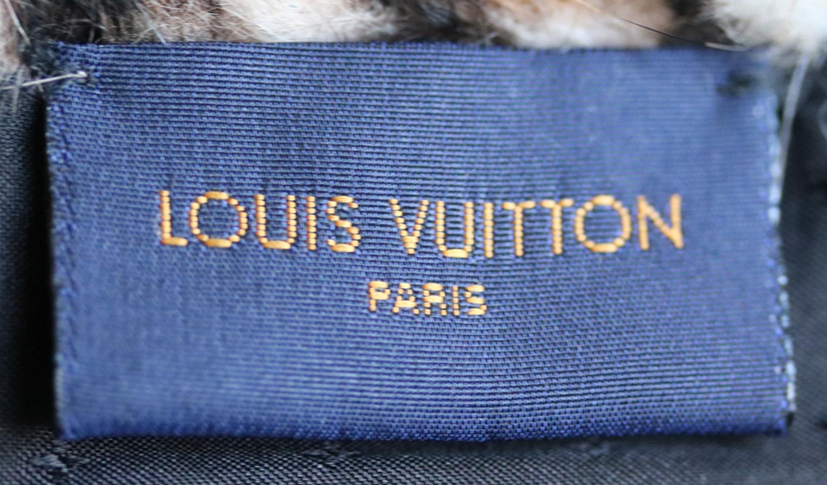Louis Vuitton Leogramink Monogram Scarf  In Excellent Condition In London, GB
