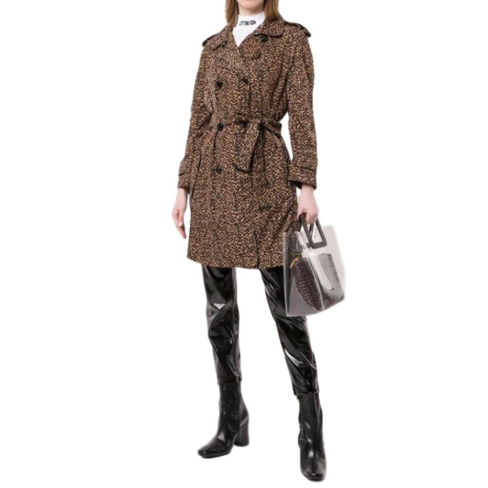 Louis Vuitton Leopard Print Trench Coat

- Classic trench style
- Notched lapels
- Double breasted front fastening 
- Louis Vuitton embossed large patent buttons 
- Fabric waist-tie 
- Side flap pockets
- Storm flap 
- Regular collar
-