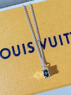 Louis Vuitton Les Gastons Vuitton Trunk Pendant Necklace 18K White Gold Diamond