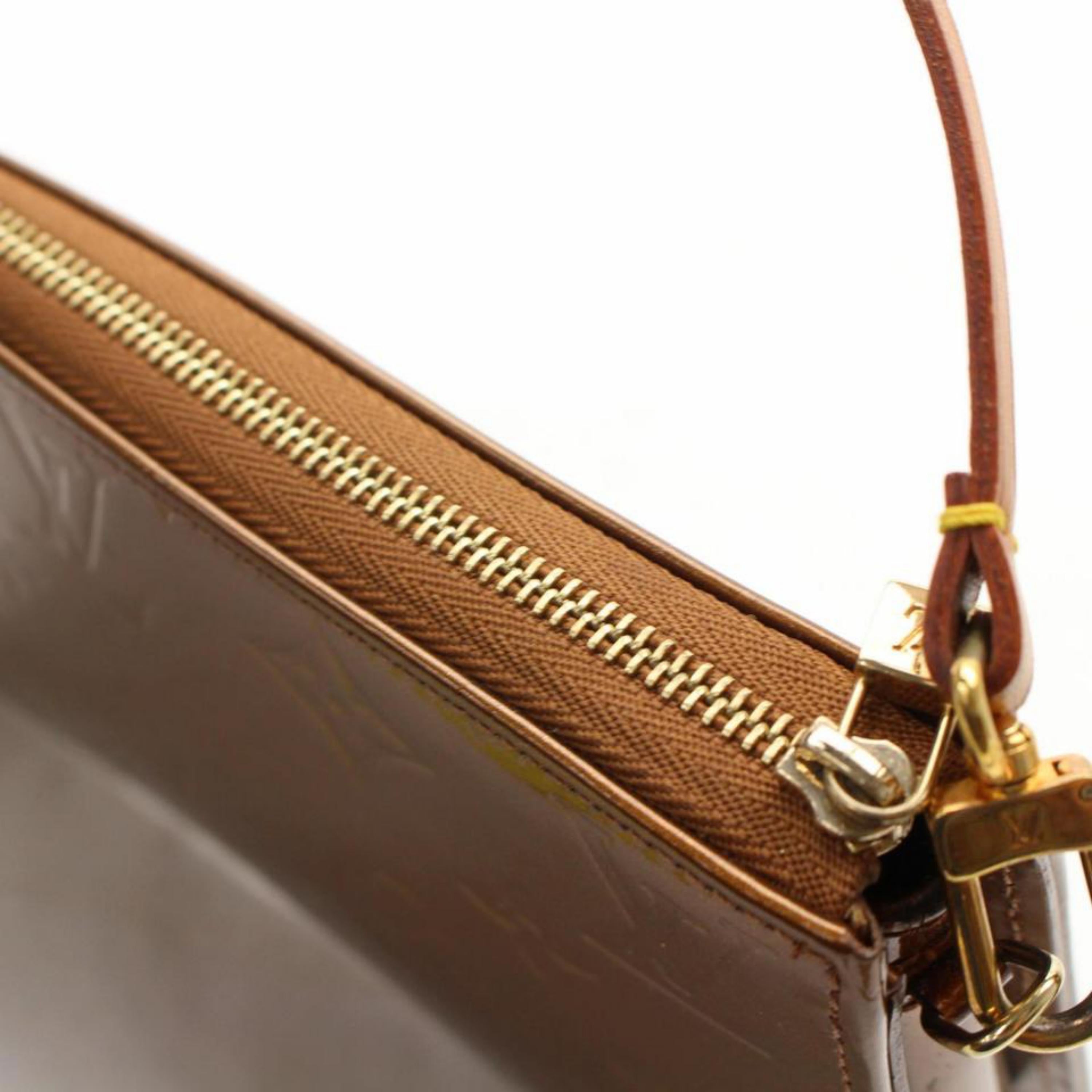 Louis Vuitton Lexington Pochette Bronze Vernis 867660 Brown Shoulder Bag In Good Condition For Sale In Forest Hills, NY