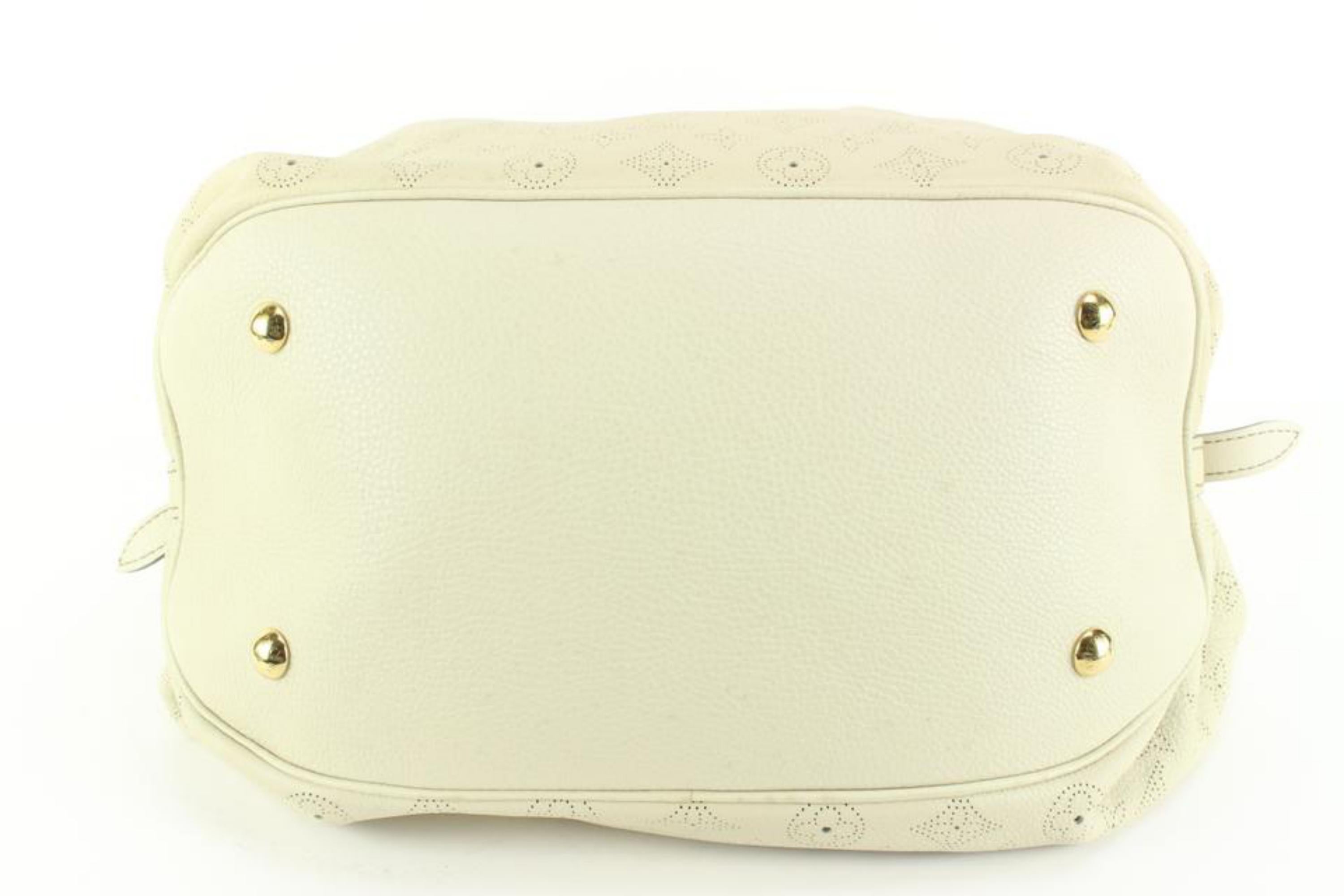 Louis Vuitton Light Beige Sand Monogram Leather Mahina XL Hobo Bag 58lk55s For Sale 2