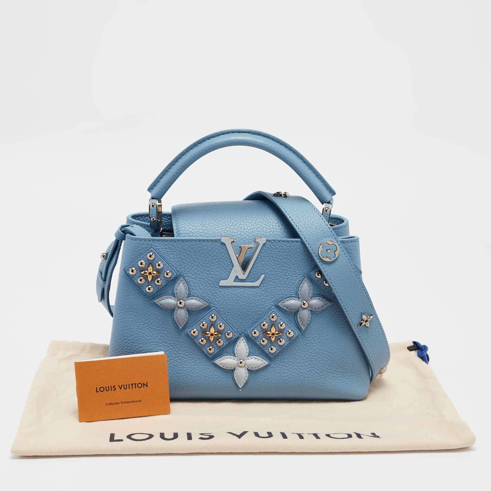 Louis Vuitton Hellblaue Ledertasche Capucines BB mit mechanischem Blumenmuster im Angebot 10