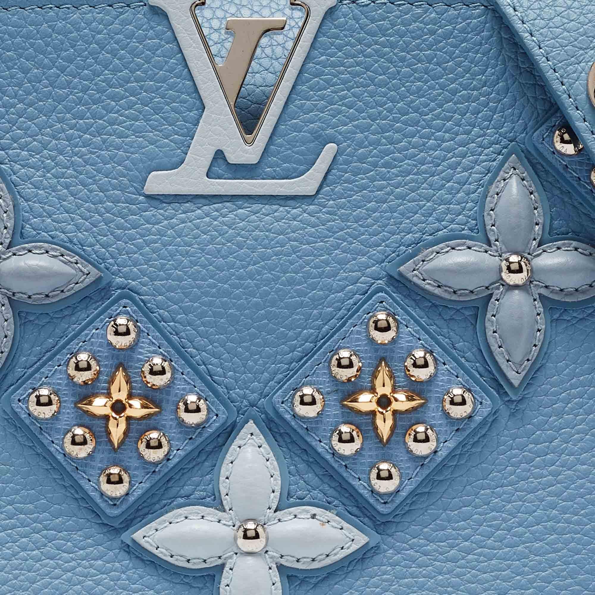 Louis Vuitton Hellblaue Ledertasche Capucines BB mit mechanischem Blumenmuster im Angebot 4