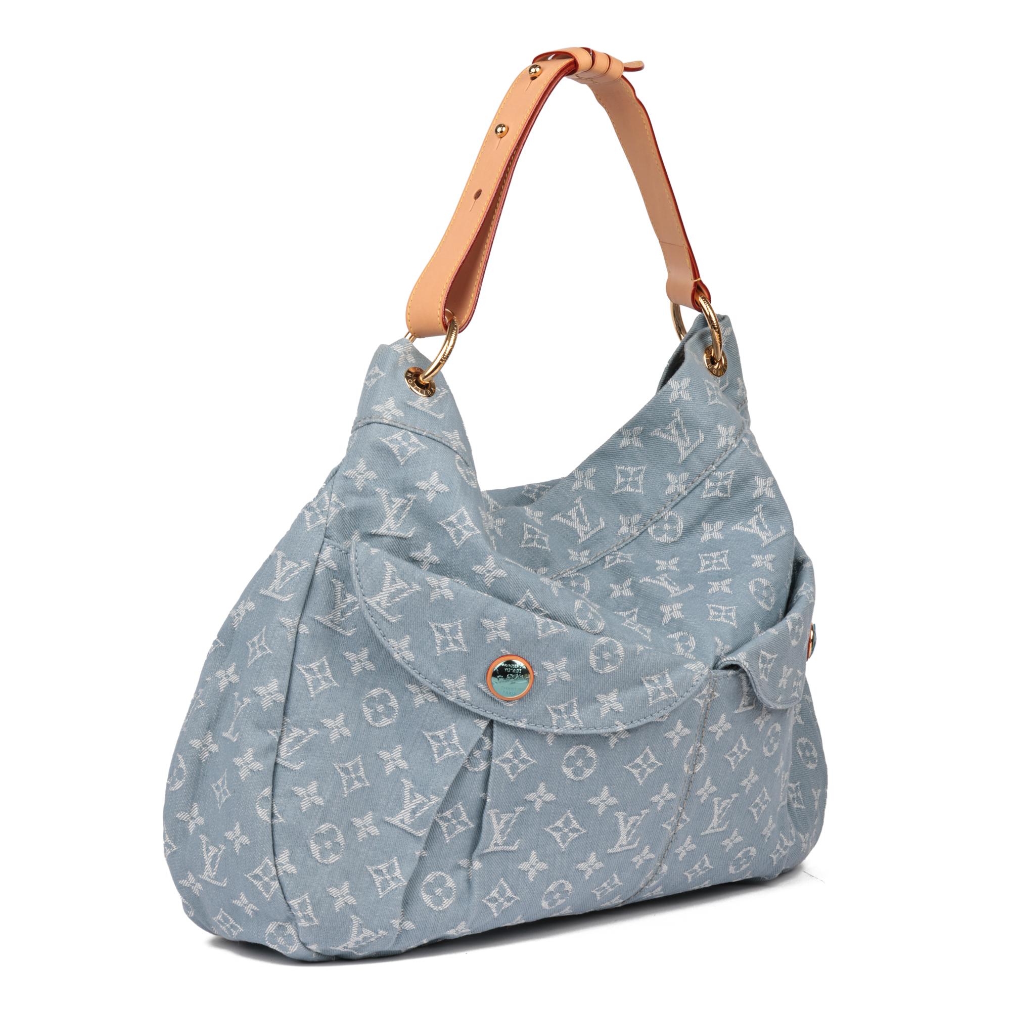 LOUIS VUITTON
Light Blue Monogram Denim & Vachetta Leather Daily GM

Xupes Reference: HB5141
Serial Number: FO1197
Age (Circa): 2017
Accompanied By: Louis Vuitton Dust Bag, Care Booklet 
Authenticity Details: Date Stamp (Made in Italy)
Gender: