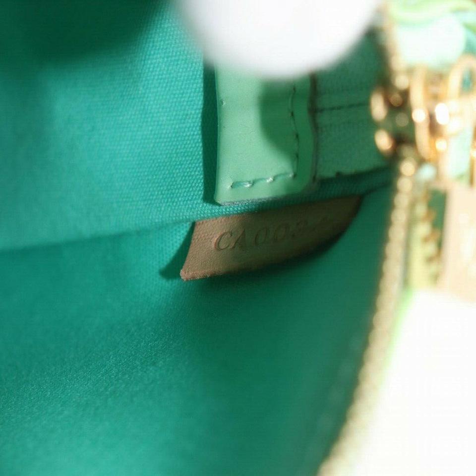 Louis Vuitton Light Green Monogram Vernis Mallory Square Pochette  863361  In Good Condition In Dix hills, NY
