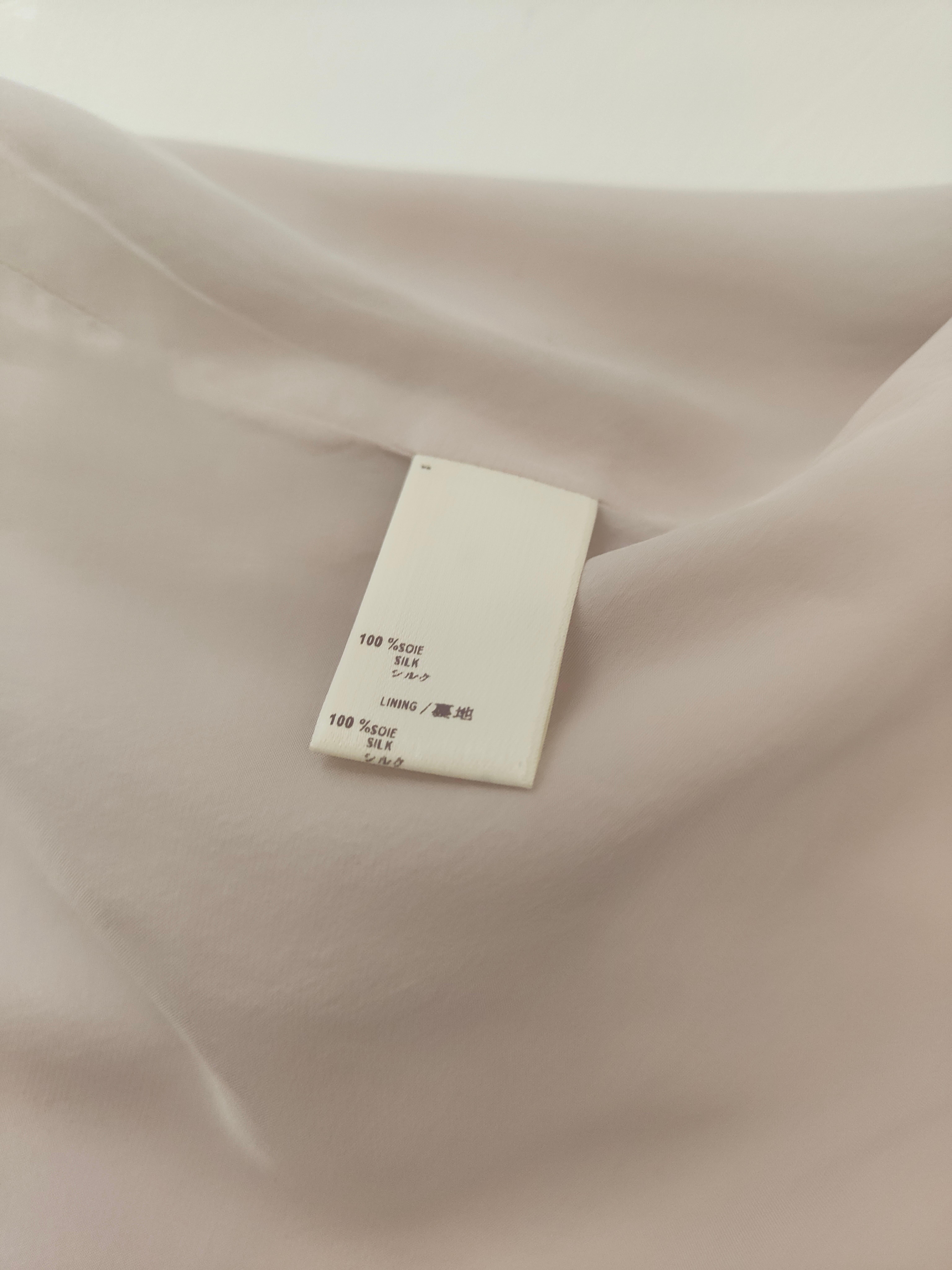 Gris Louis Vuitton - Haut en soie rose clair et beige  en vente