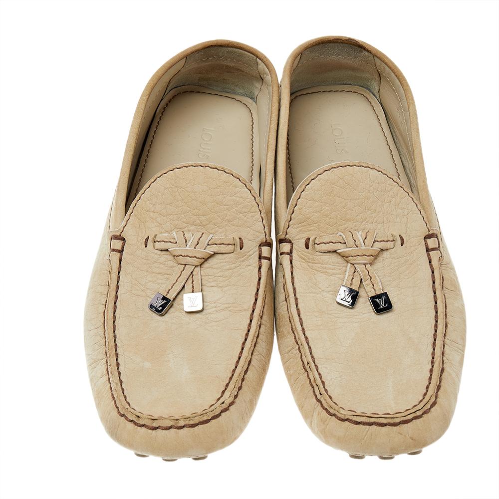 Add value to your ensemble by slipping into this pair of loafers from Louis Vuitton. Made from leather, they feature bow details on the uppers and leather lining. Soft and plush, these shoes are sure to bring you comfort.

