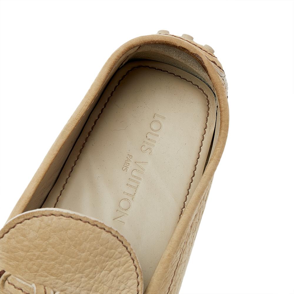Louis Vuitton Light Yellow Leather Bow Slip On Loafers Size 42.5 In Good Condition In Dubai, Al Qouz 2
