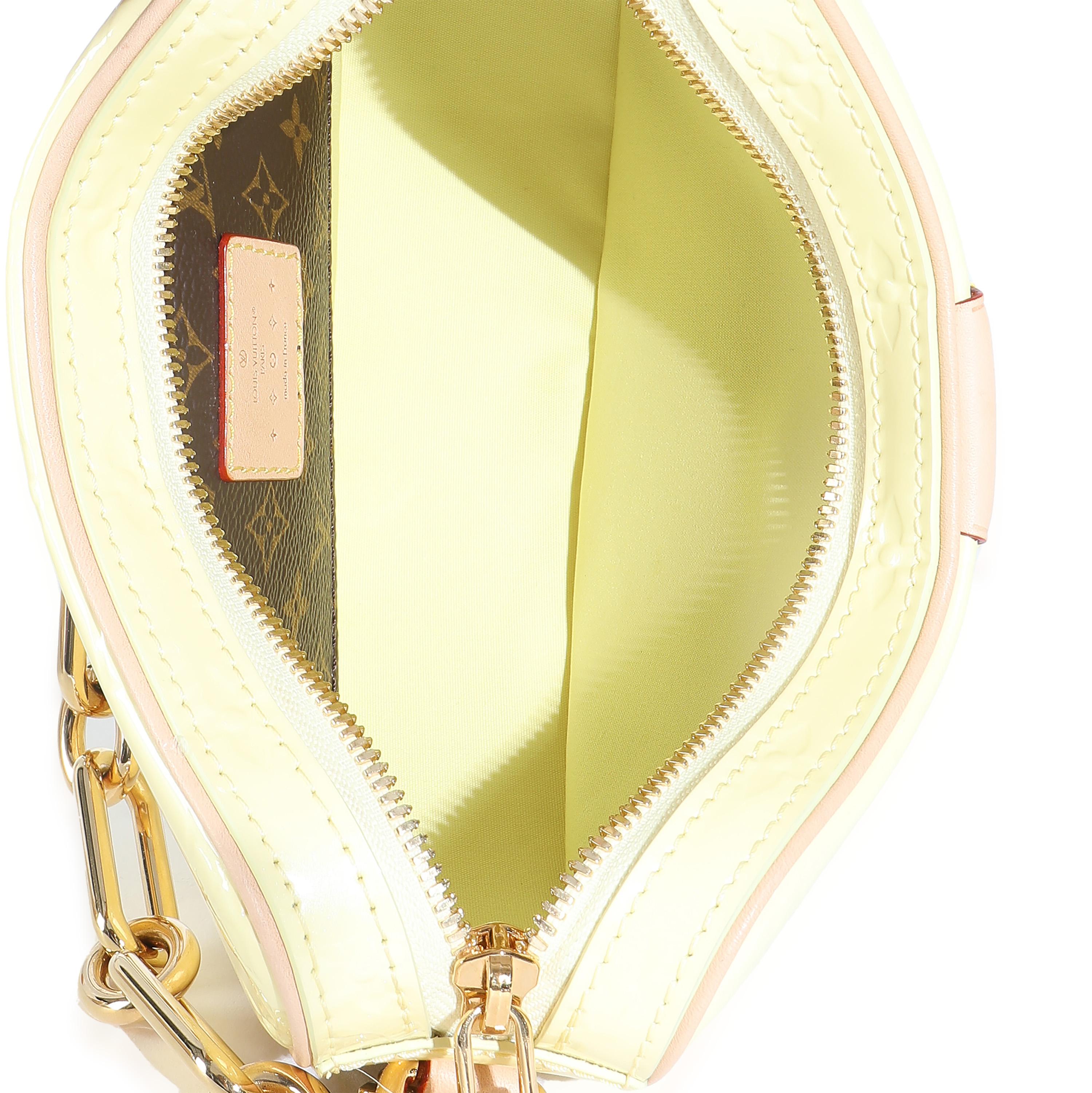 Louis Vuitton Hellgelb Monogram Vernis Croissant NM im Angebot 1