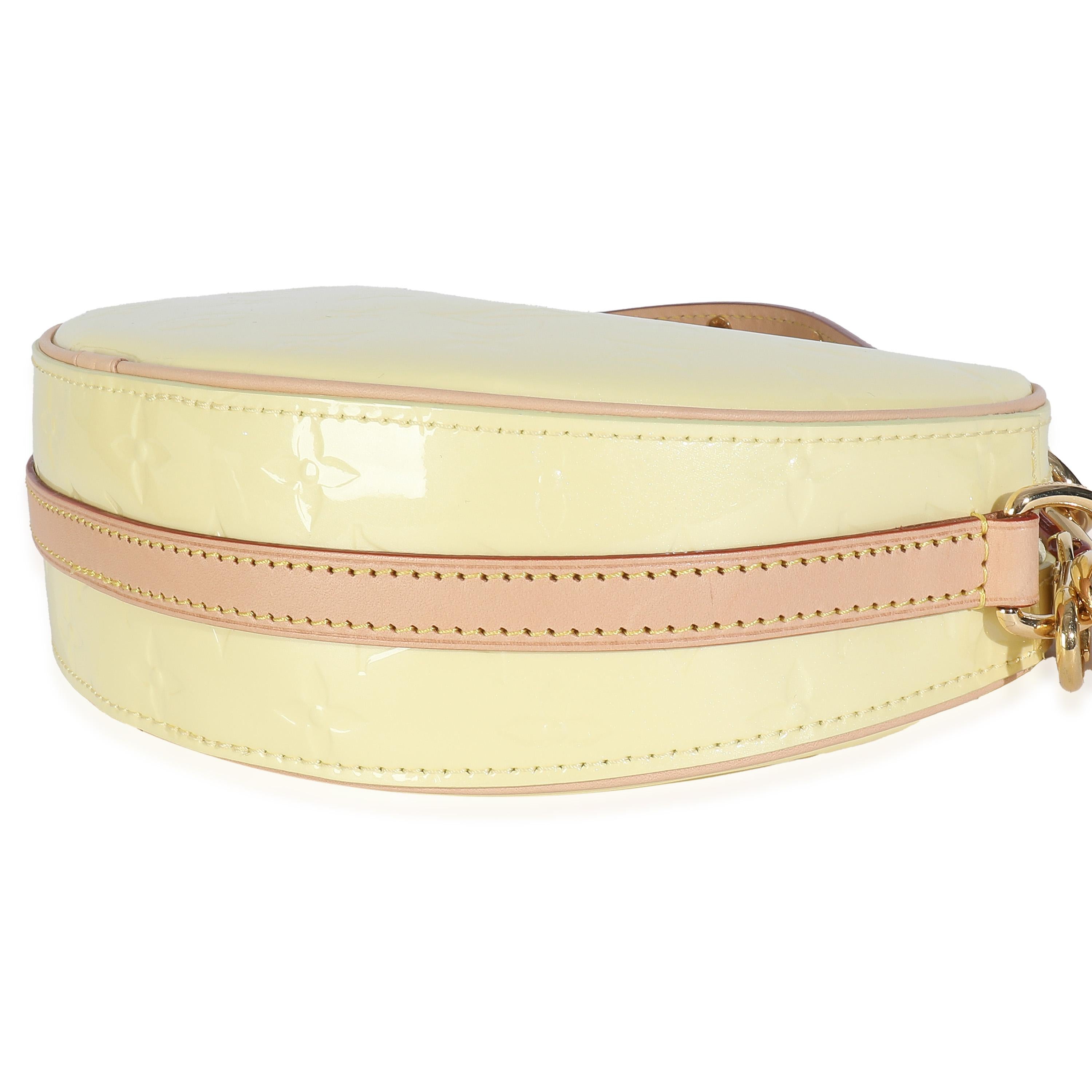 Louis Vuitton Hellgelb Monogram Vernis Croissant NM im Angebot 2