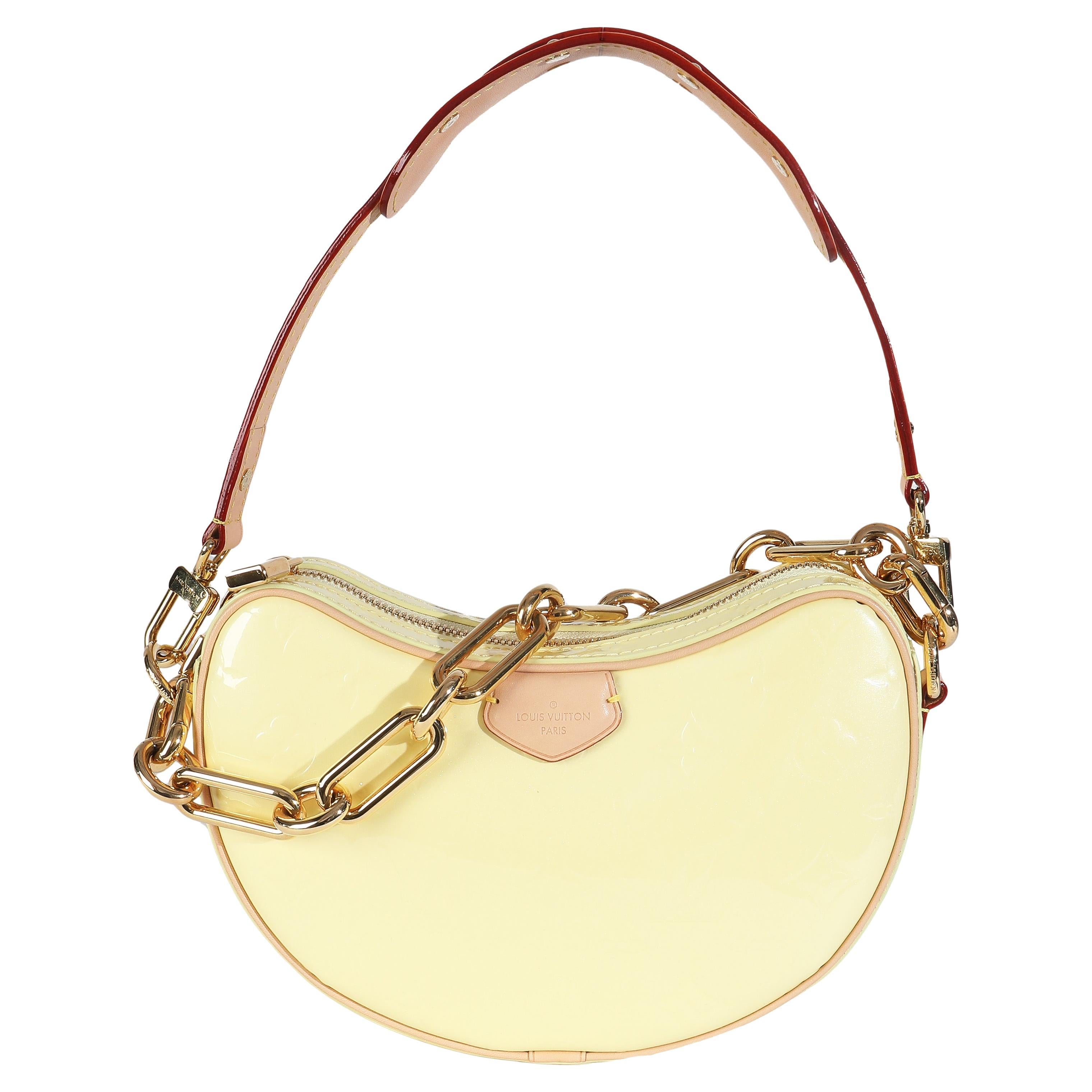 Louis Vuitton Hellgelb Monogram Vernis Croissant NM im Angebot