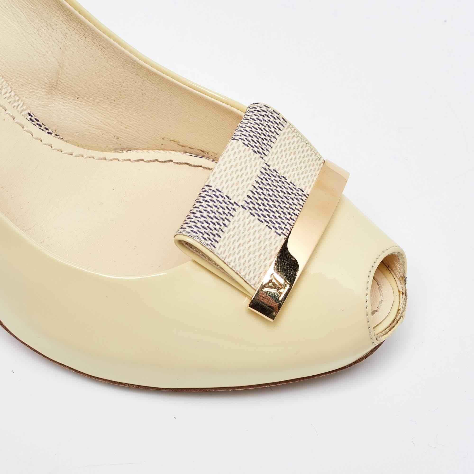 Escarpins à bout ouvert en cuir verni jaune clair Louis Vuitton, taille 37 en vente 2