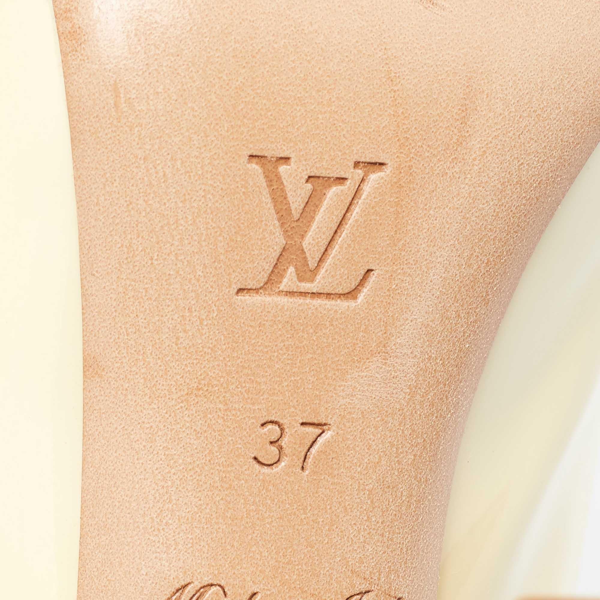 Escarpins à bout ouvert en cuir verni jaune clair Louis Vuitton, taille 37 en vente 3