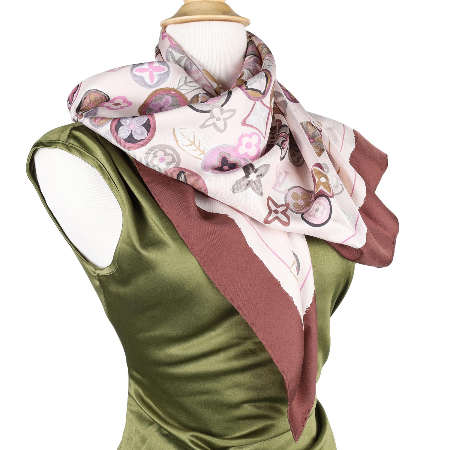 Grigio Sciarpa di seta lilla Louis Vuitton in vendita