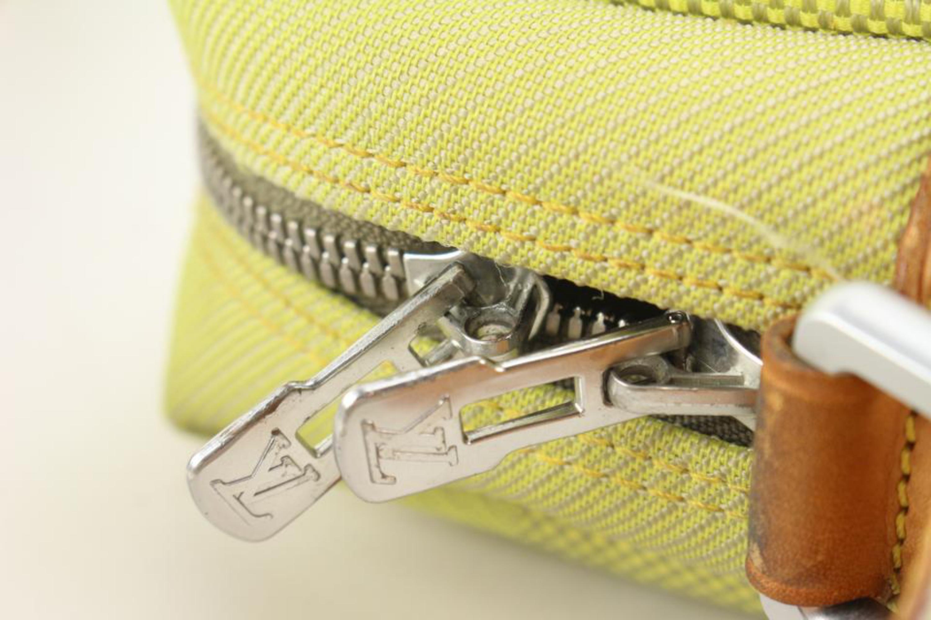 Louis Vuitton Lime Green Damier Geant Weatherly Danube 29lu76s In Good Condition For Sale In Dix hills, NY