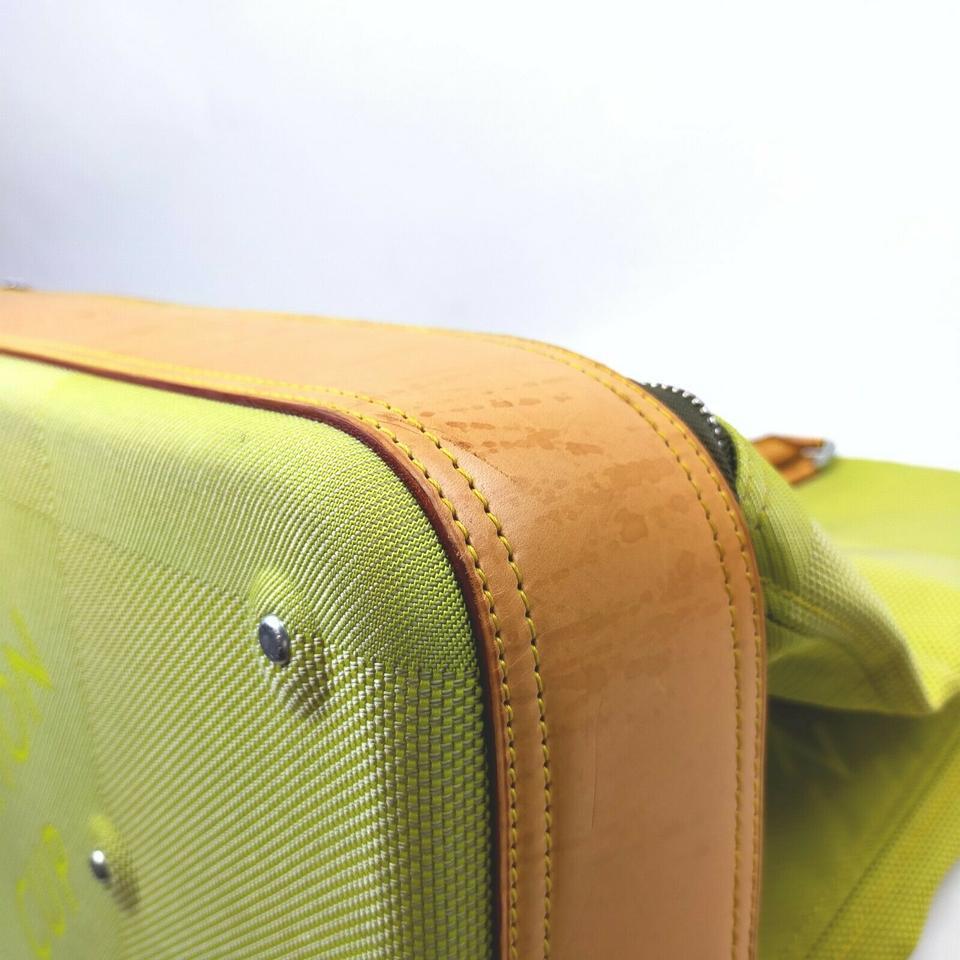 Louis Vuitton Lime Green Geant Sac Sport Duffle Luggage Bag 23LV713 In Good Condition In Dix hills, NY