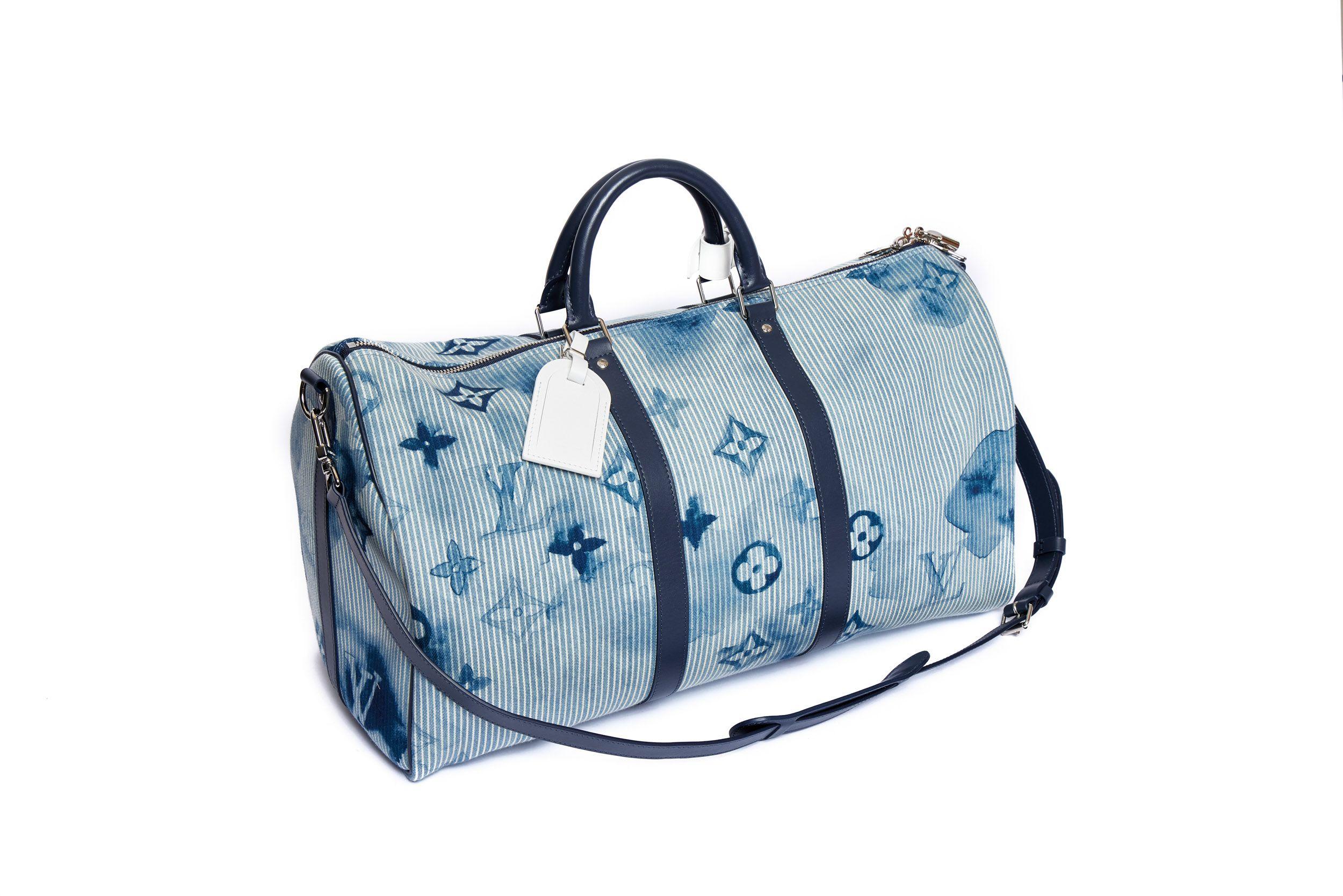 Vuitton Keepall 50 Bandoulière is made from denim hickory fabric with a soft ink blue print of the Monogram pattern. Soft-sided and cabin-friendly Blue cotton whit white strips. Blue leather double top handle. Adjustable and detachable blue leather