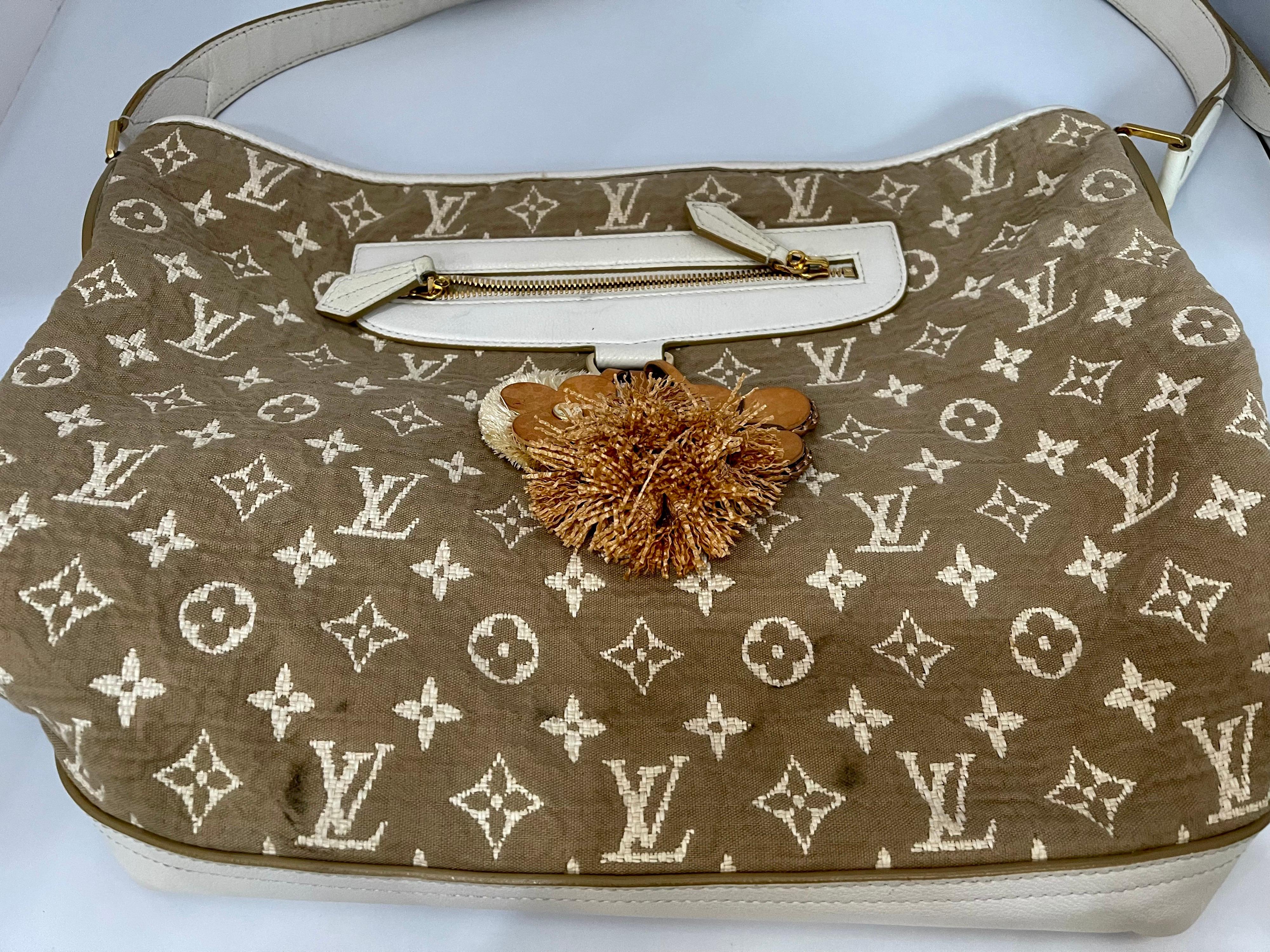 LOUIS VUITTON Blanc Monogrammierte Sabbia Besace Tasche in limitierter Auflage im Angebot 8