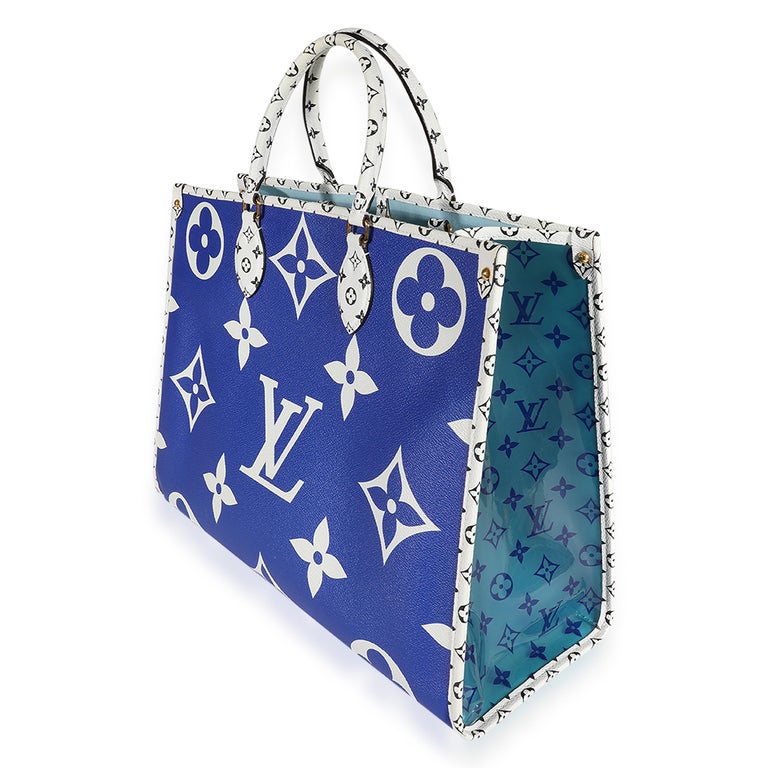 Louis Vuitton Limited Edition Blue Monogram Giant Hamptons Onthego In Excellent Condition For Sale In New York, NY