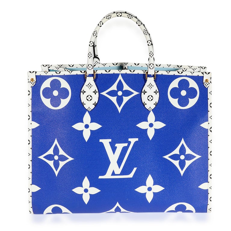 Women's Louis Vuitton Limited Edition Blue Monogram Giant Hamptons Onthego For Sale