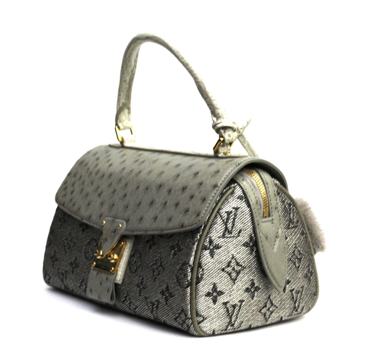 Louis Vuitton édition limitée Comedie Pour femmes en vente