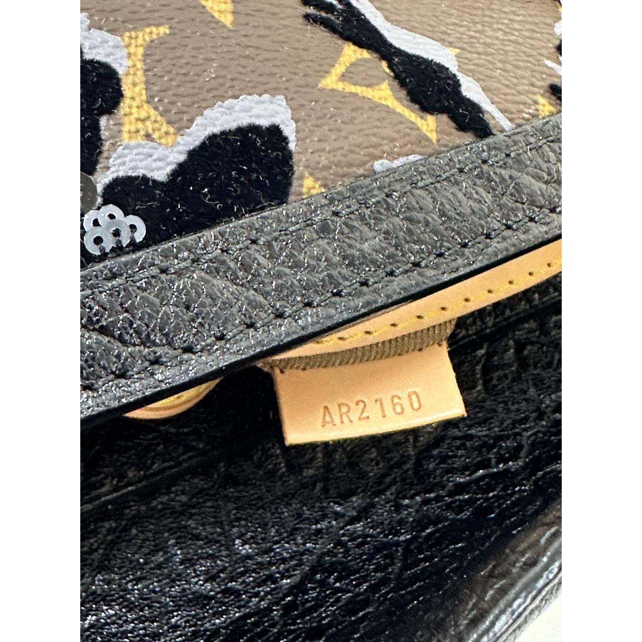 Women's Louis Vuitton Limited Edition Fleur de Jais Clutch For Sale