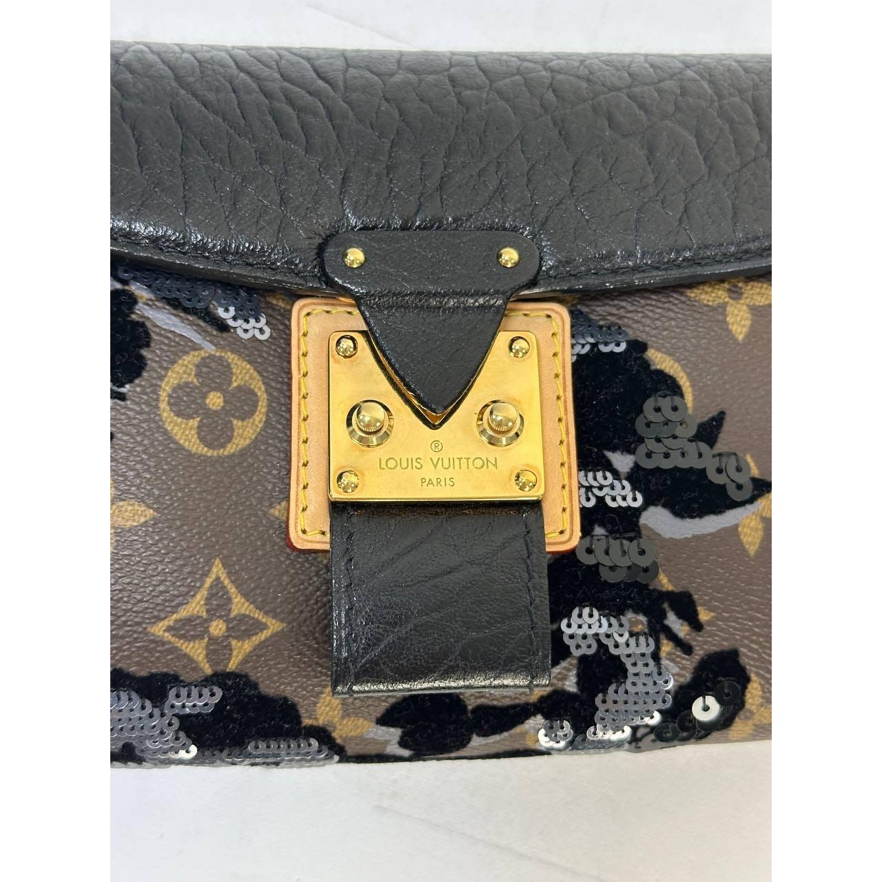 Louis Vuitton Limited Edition Fleur de Jais Clutch For Sale 1