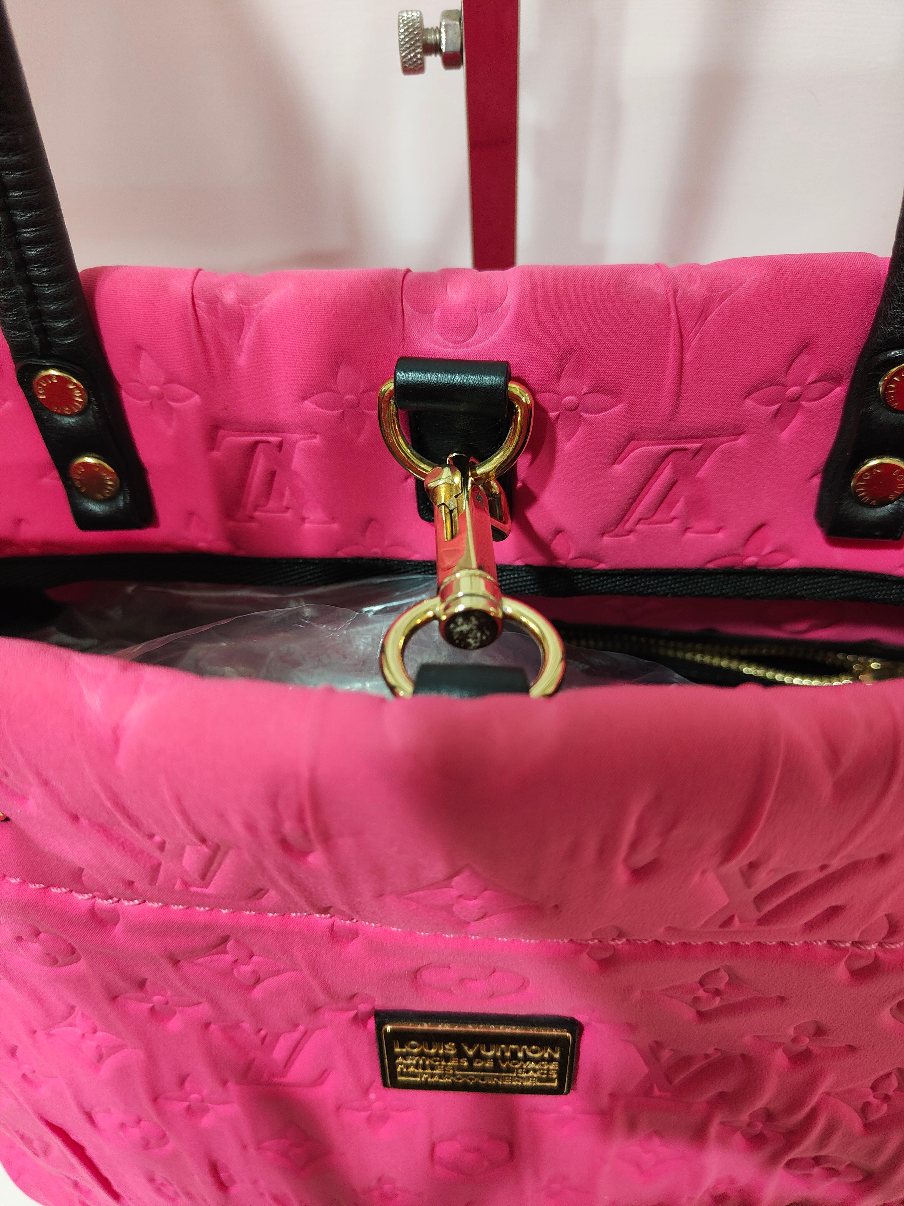 Louis Vuitton Limitierte Auflage fucsia Monogram Scuba Umhängetasche im Zustand „Hervorragend“ im Angebot in Capri, IT