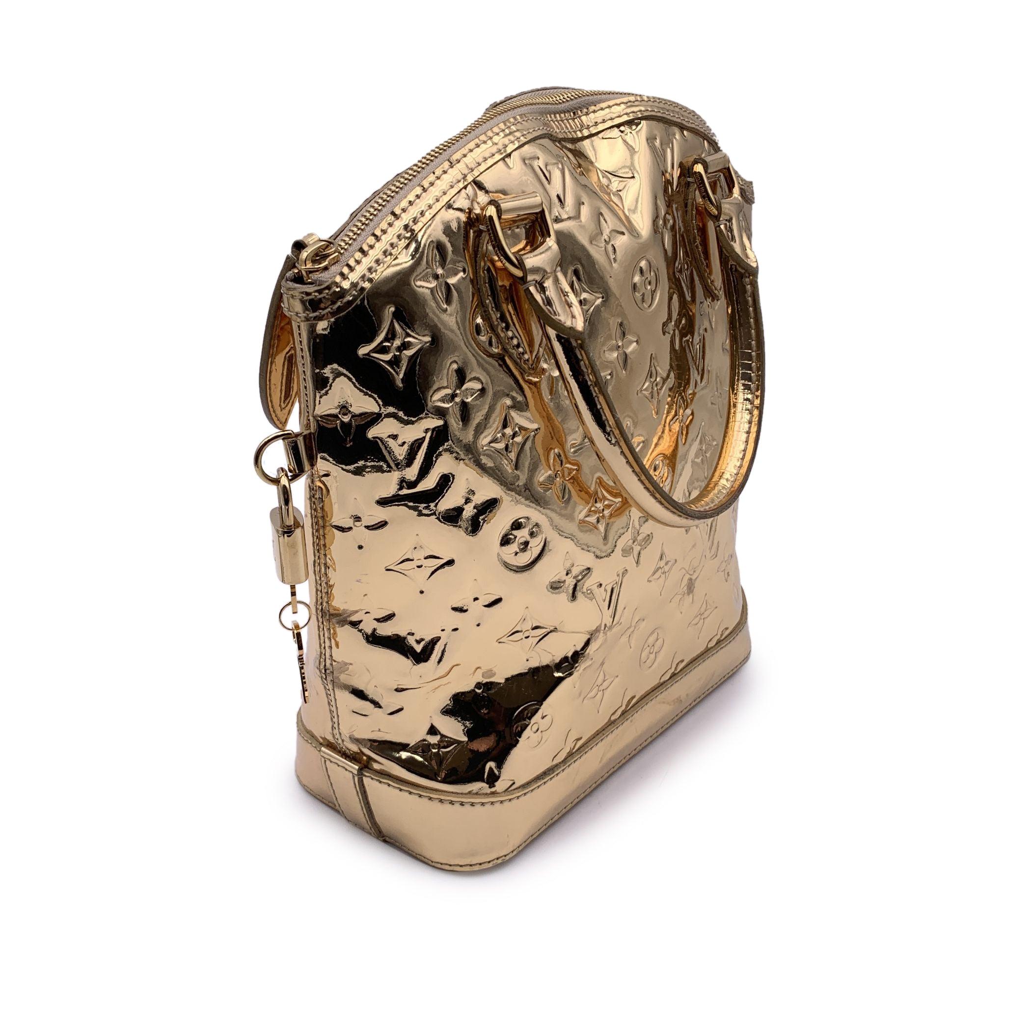 Louis Vuitton Limited Edition Gold Monogram Miroir Lockit Verical Bag In Good Condition In Rome, Rome