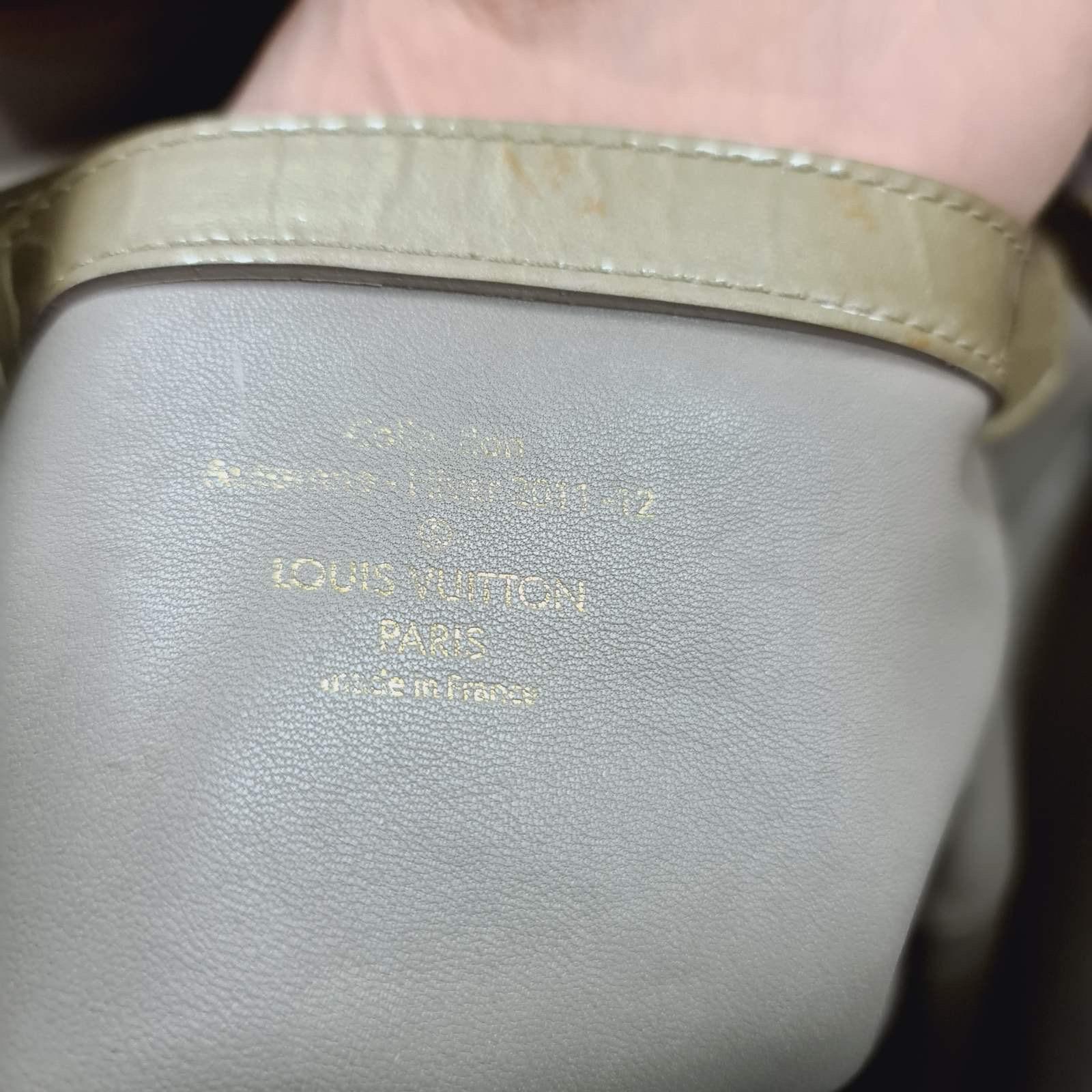 Louis Vuitton Limited Edition Gris Monogram Fascination Lockit Bag 5