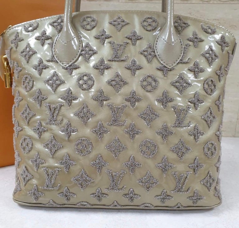 Louis Vuitton Lockit BB Bag Grey Metal ref.597329 - Joli Closet