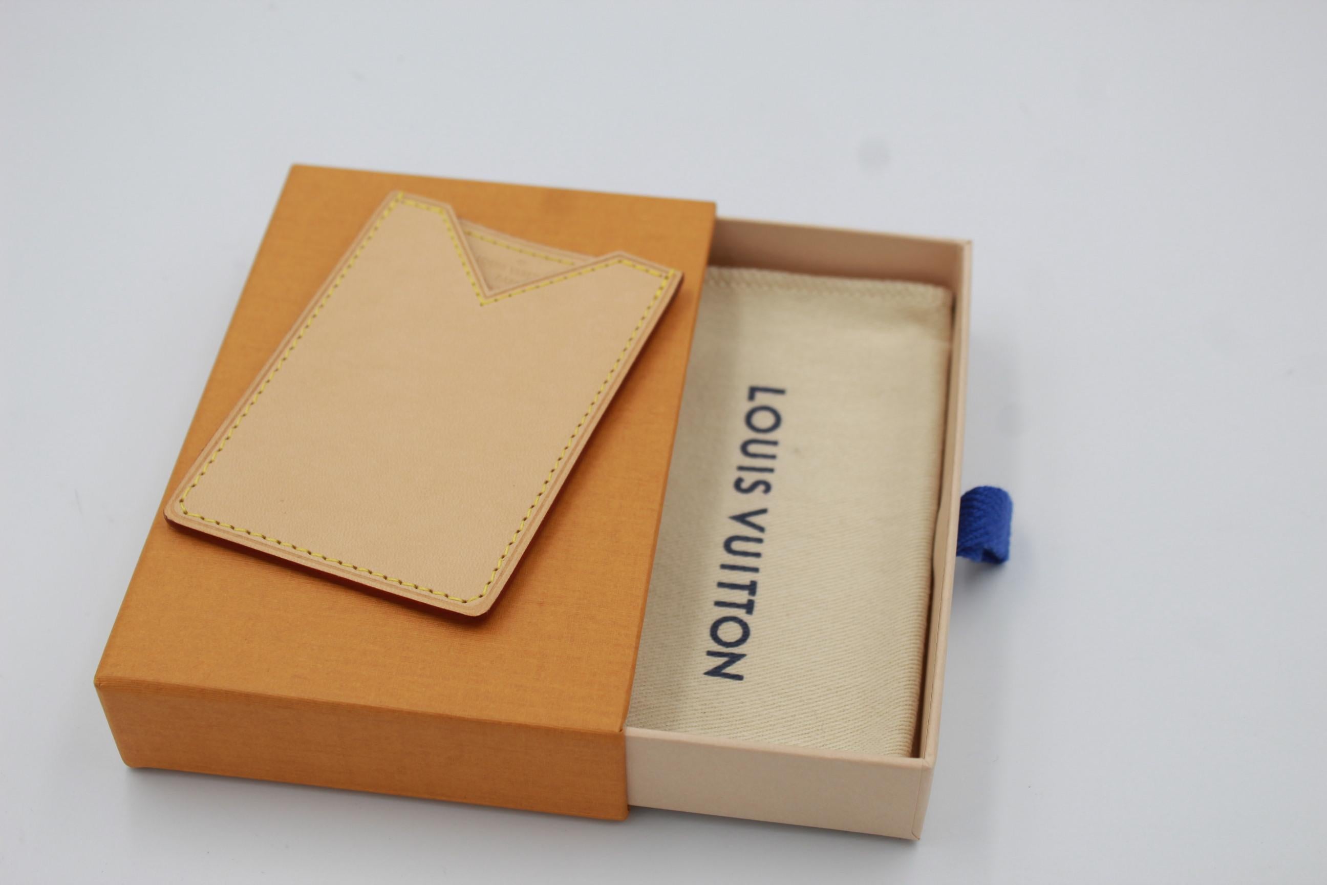 Louis Vuitton Limited Edition Leather Cardholder In New Condition In Paris, FR