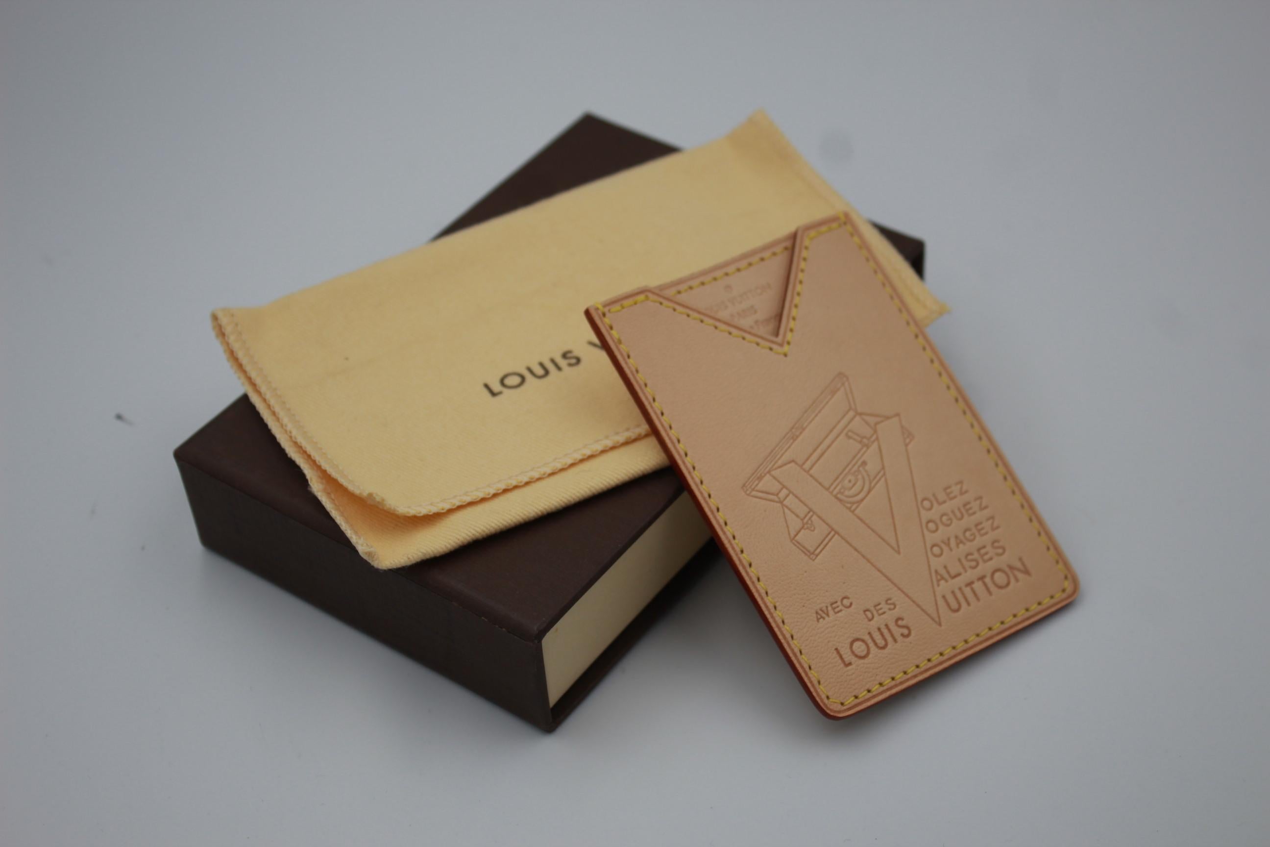 Louis Vuitton Limited Edition Leather Cardholder In New Condition For Sale In Paris, FR