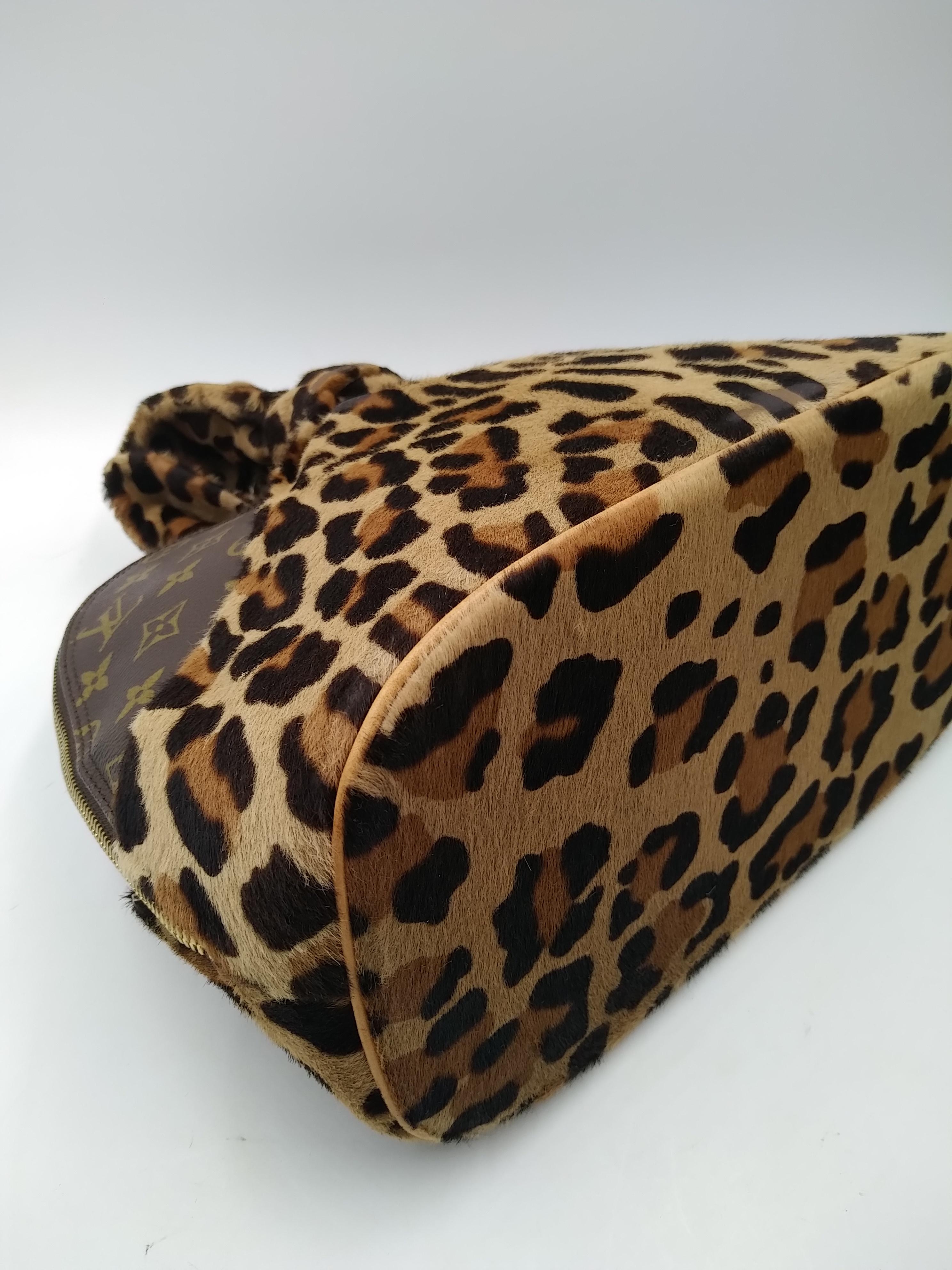 Louis Vuitton Limited Edition Leopard Print Centenaire Alma bag by Alaïa, 1996  For Sale 3