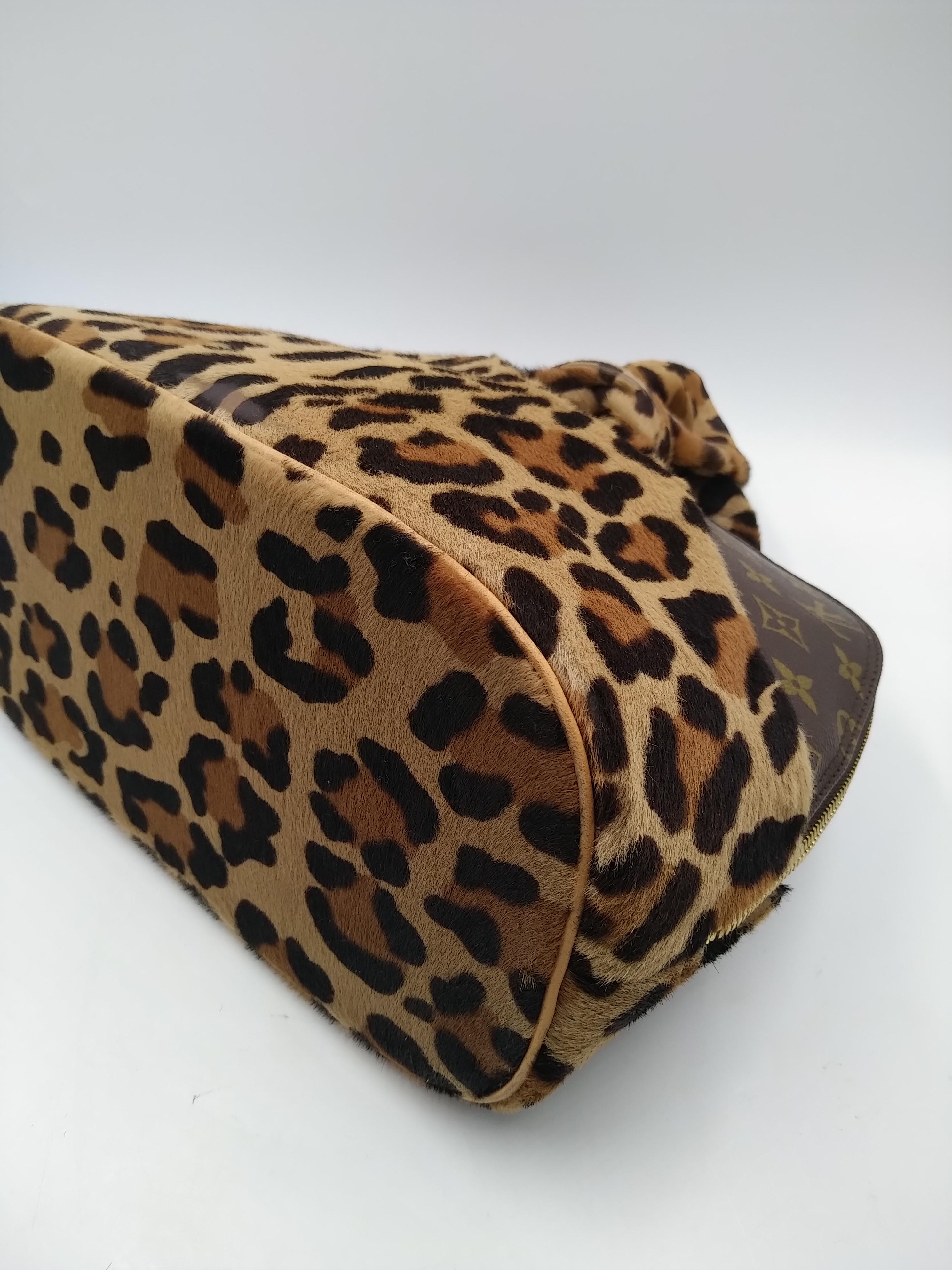 Borsa Louis Vuitton Centenaire Alma in edizione limitata con stampa leopardo di Alaïa, 1996 in vendita 4