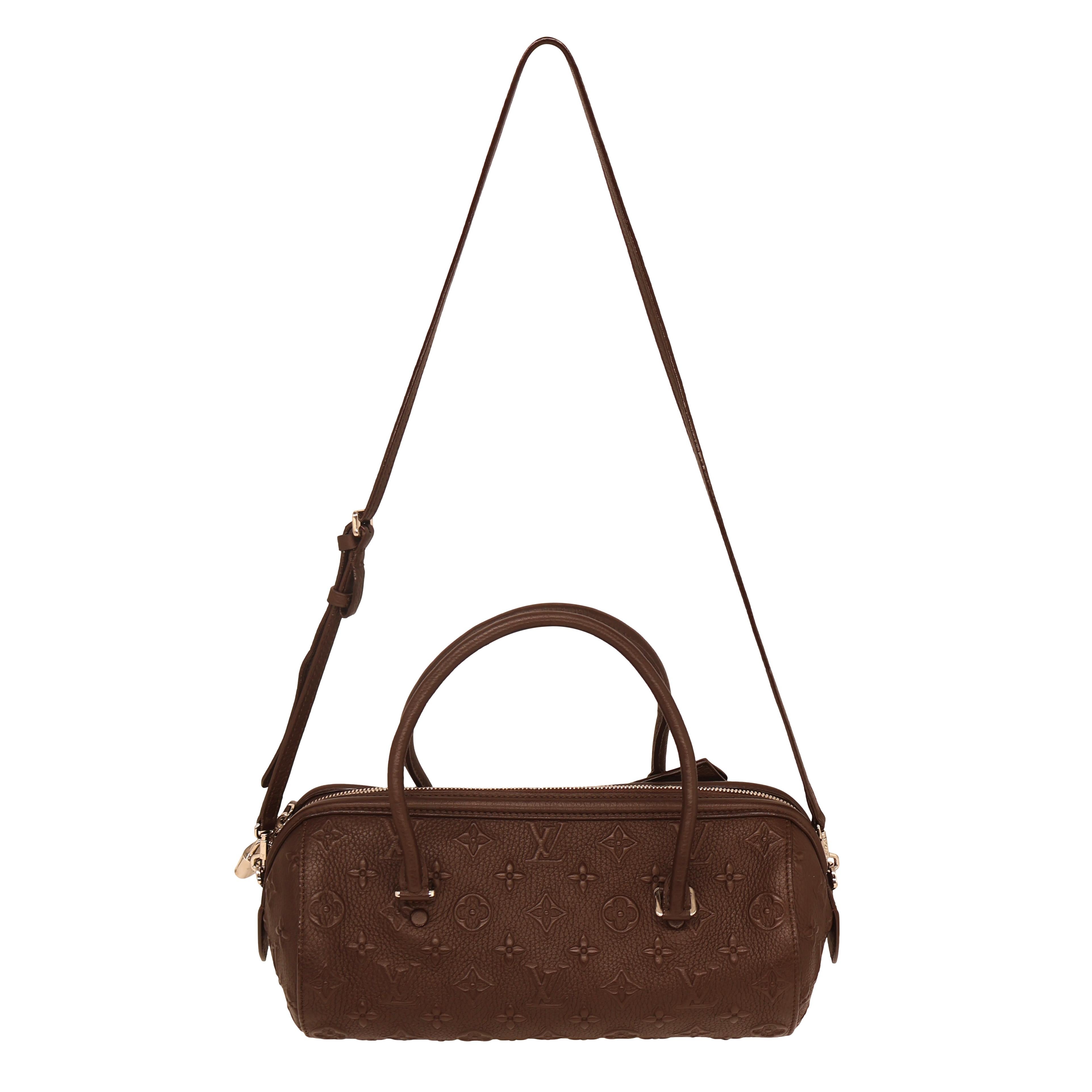 Louis Vuitton Edizione limitata in pelle Monogram Marron Rivelazione Neo Papillon PM. Questo iconico papillon è un pezzo di storia di Louis Vuitton, introdotto per la prima volta negli anni '60 e disegnato dal marito della pronipote di Louis