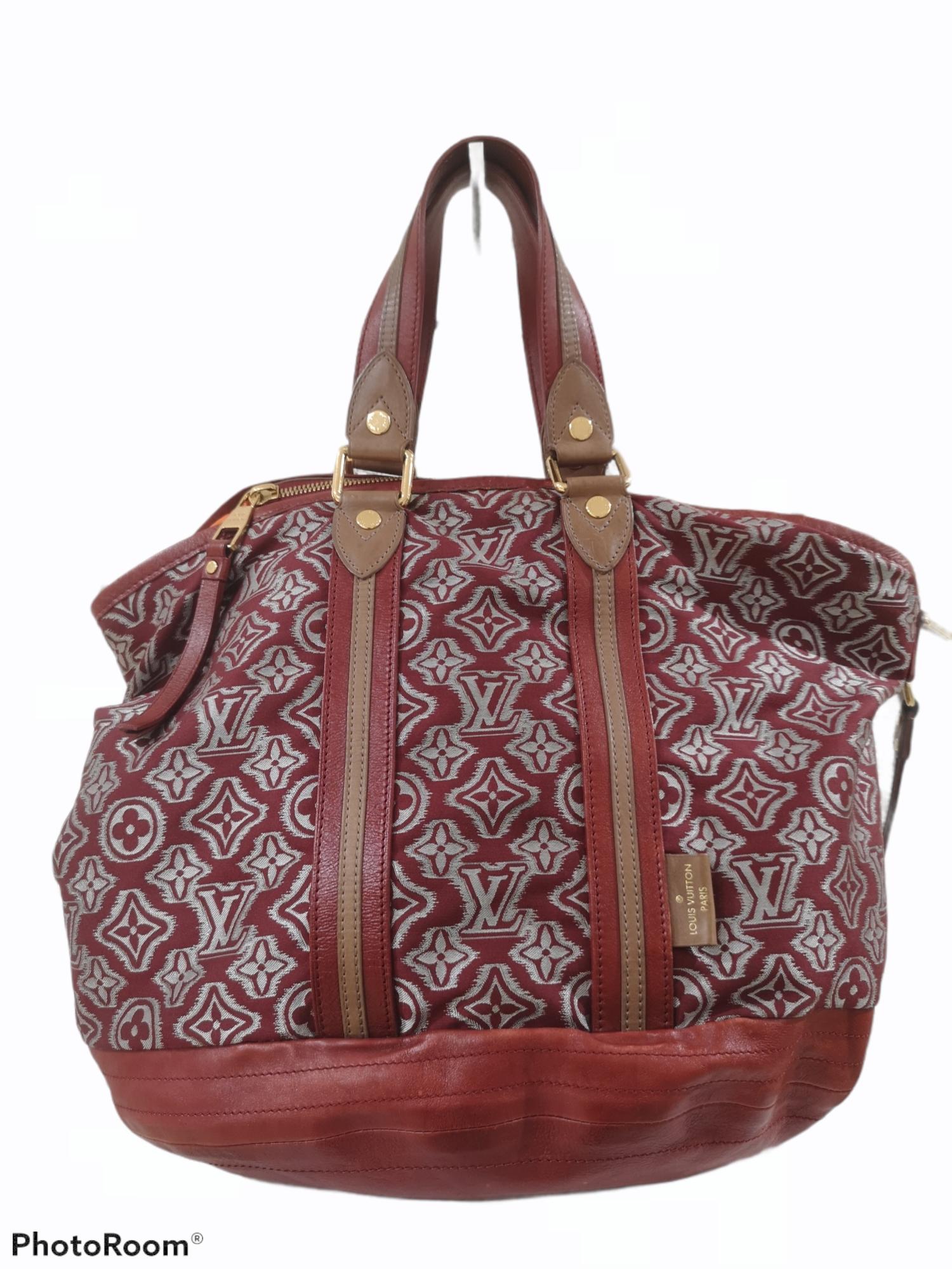 Louis Vuitton Limited Edition Monogrammierte bordeauxfarbene Fliegertasche 1