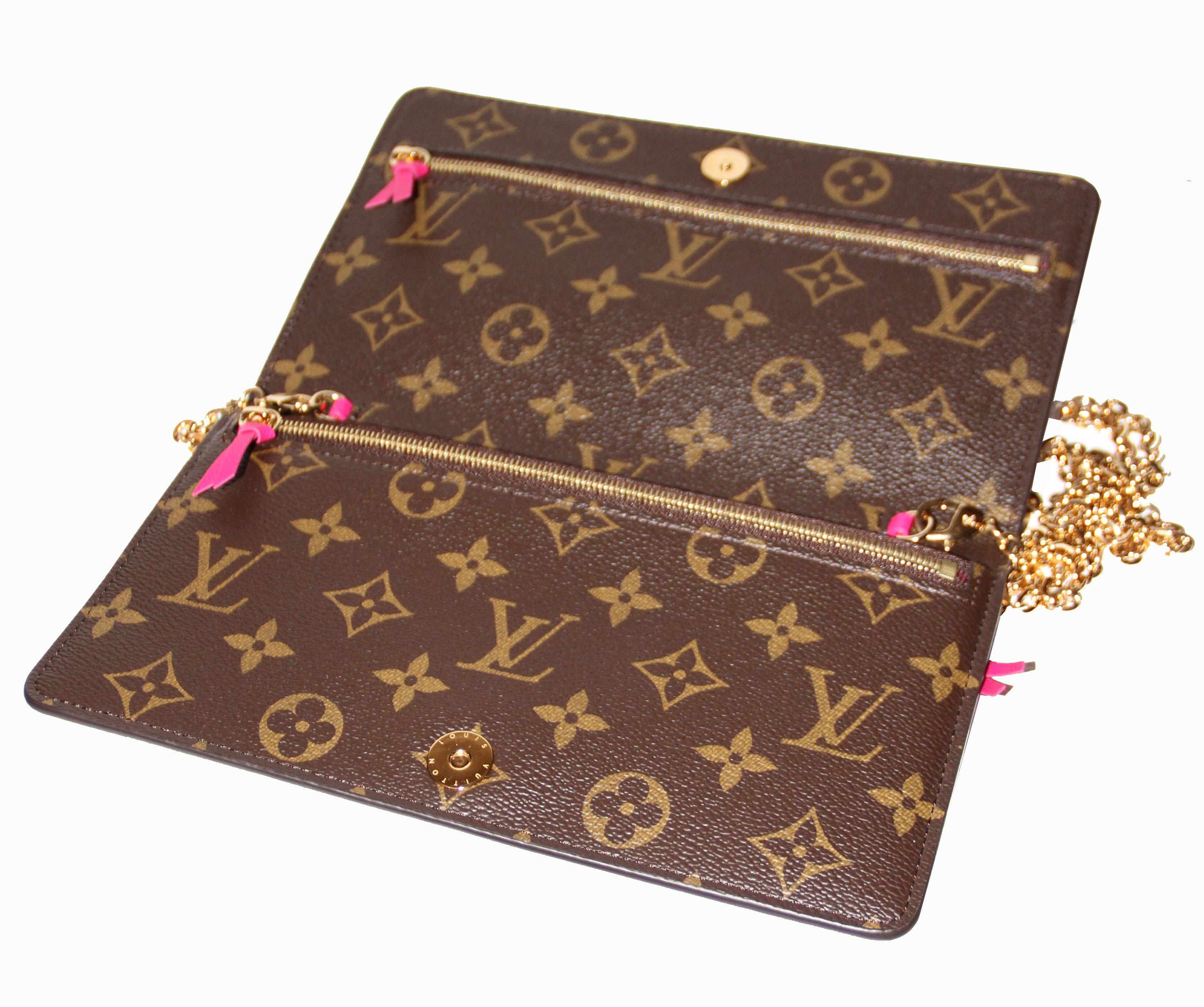 Louis Vuitton Limited Edition Monogram Canvas Skiing Bears WOC Pochette   In Excellent Condition In Geneva, CH